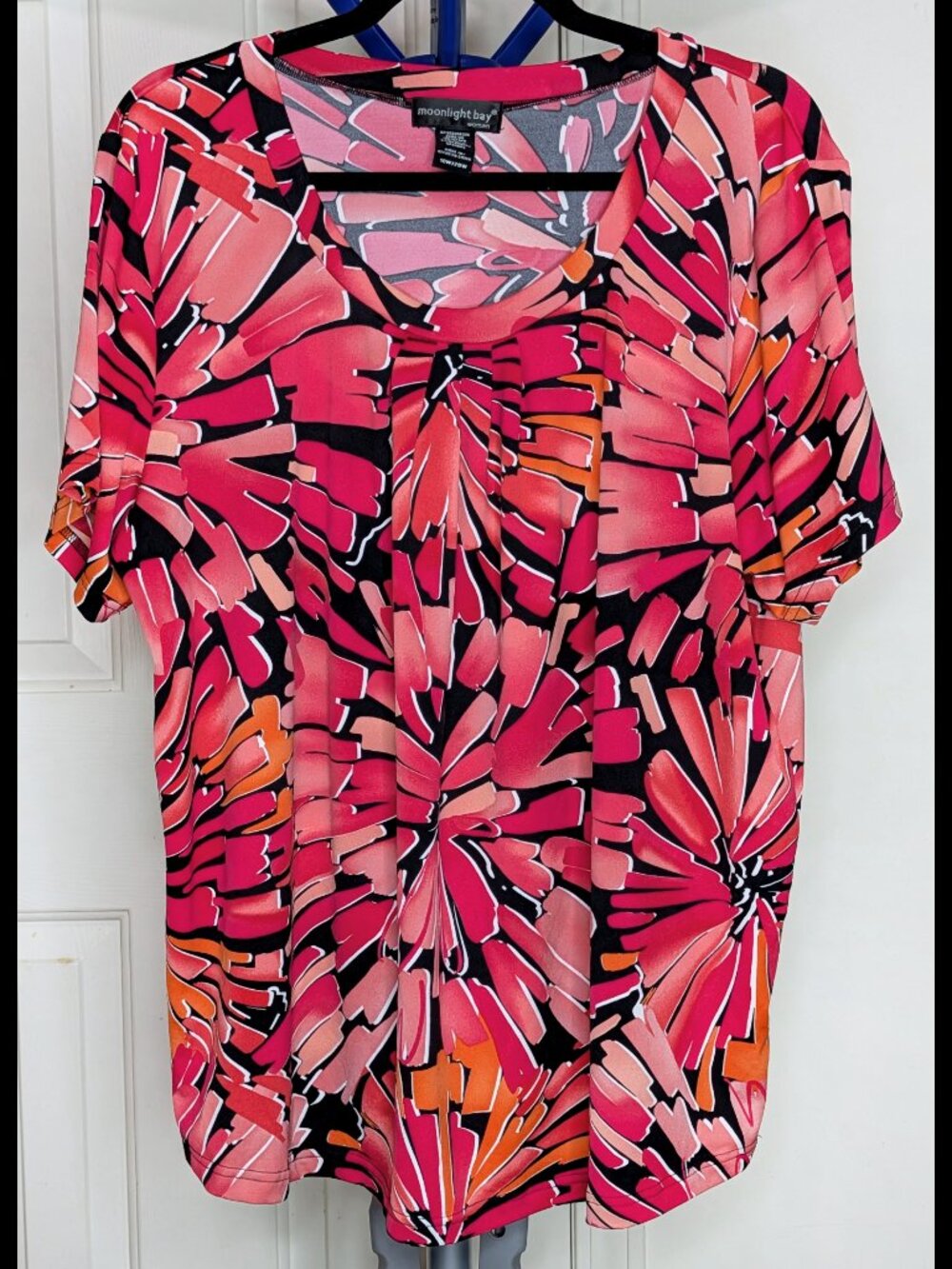 Lovely MOONLIGHT BAY 1X 2X Red & Orange Abstract Floral Print Stretch Blouse